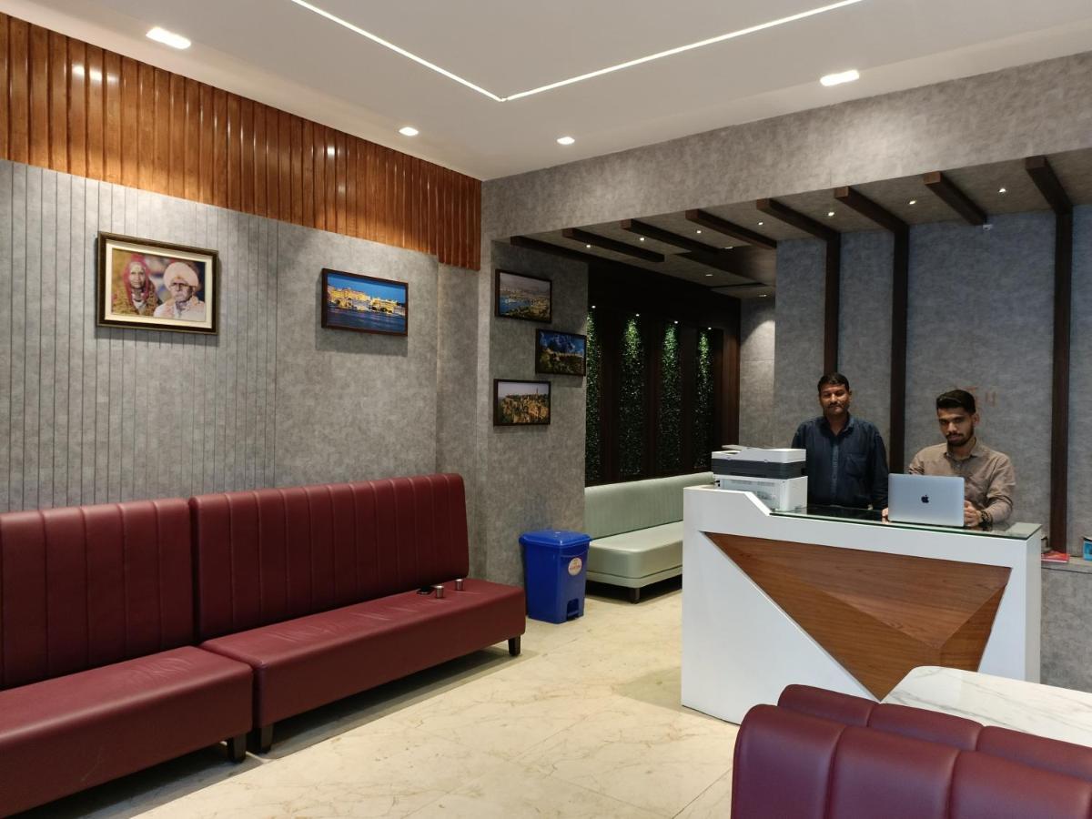 Hotel Vrinda Inn Udaipur Eksteriør bilde