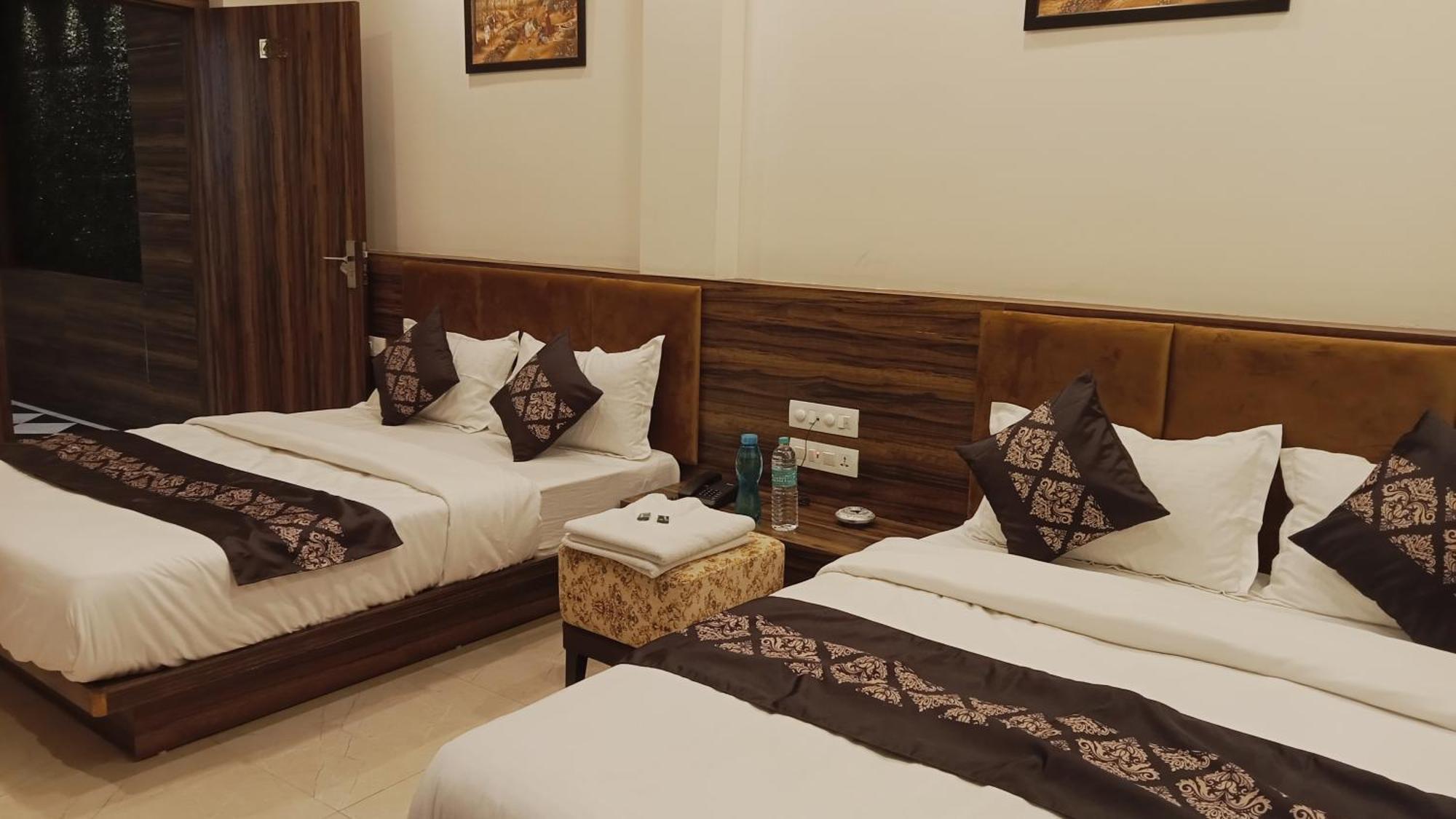 Hotel Vrinda Inn Udaipur Eksteriør bilde