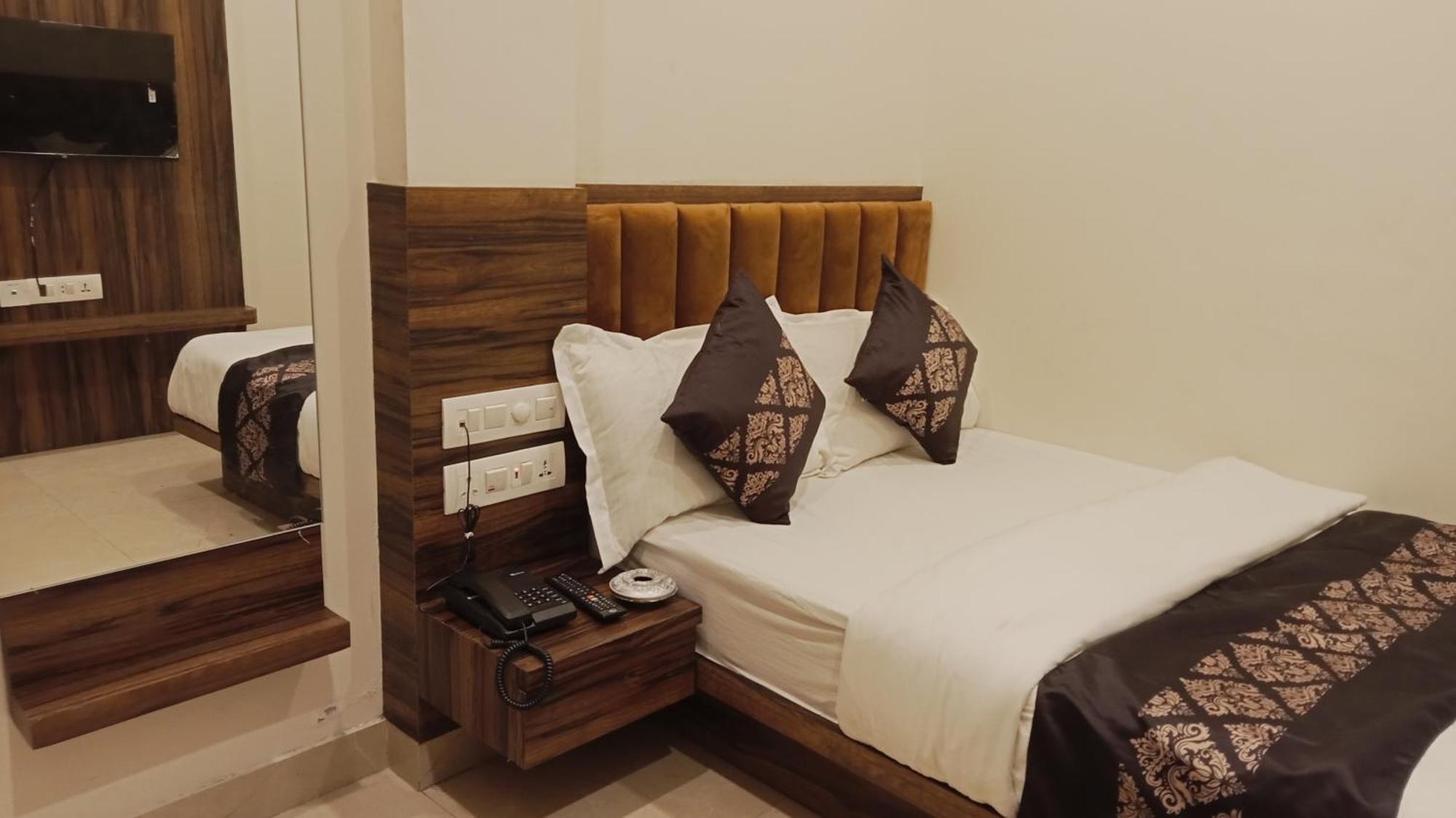 Hotel Vrinda Inn Udaipur Eksteriør bilde