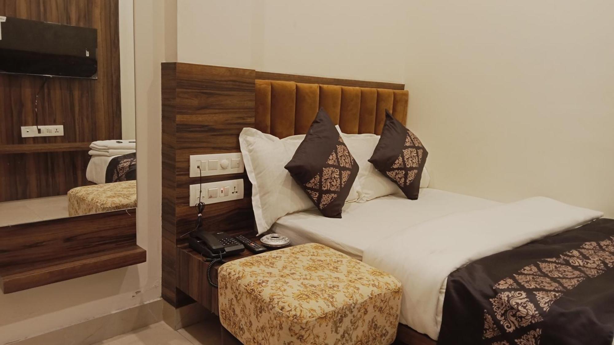 Hotel Vrinda Inn Udaipur Eksteriør bilde